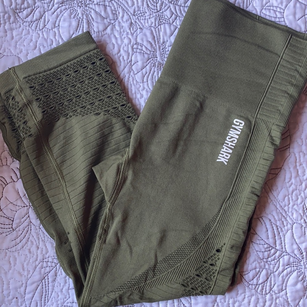 Gym shark capri leggings size small